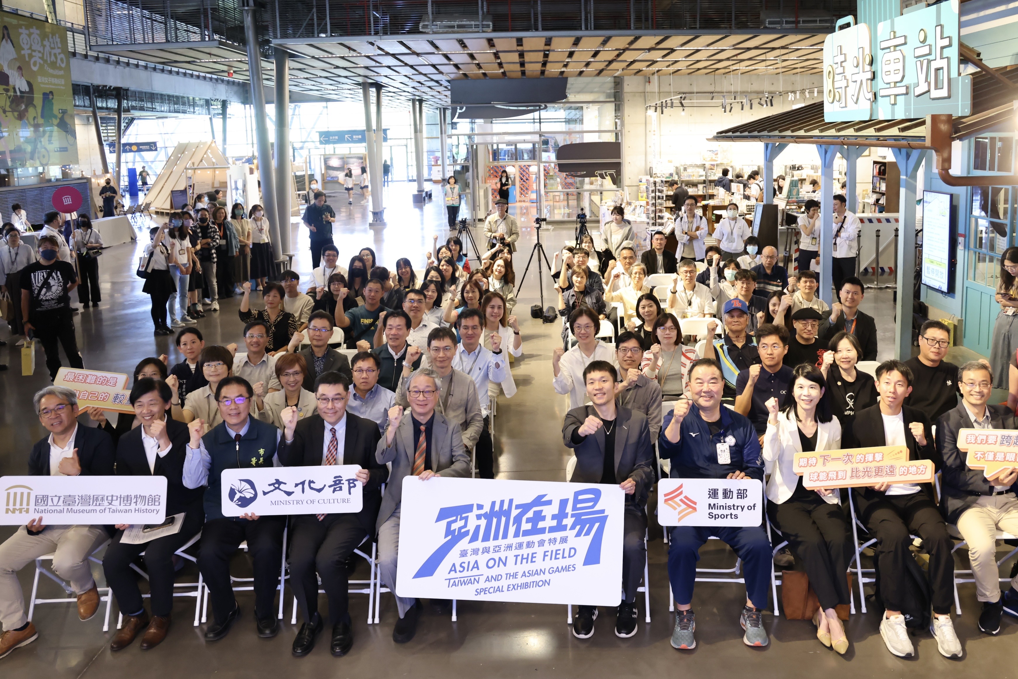 臺史博「亞洲在場」特展重現臺灣運動員輝煌歷史  黃偉哲偕李洋、李遠觀展為亞運集氣加油