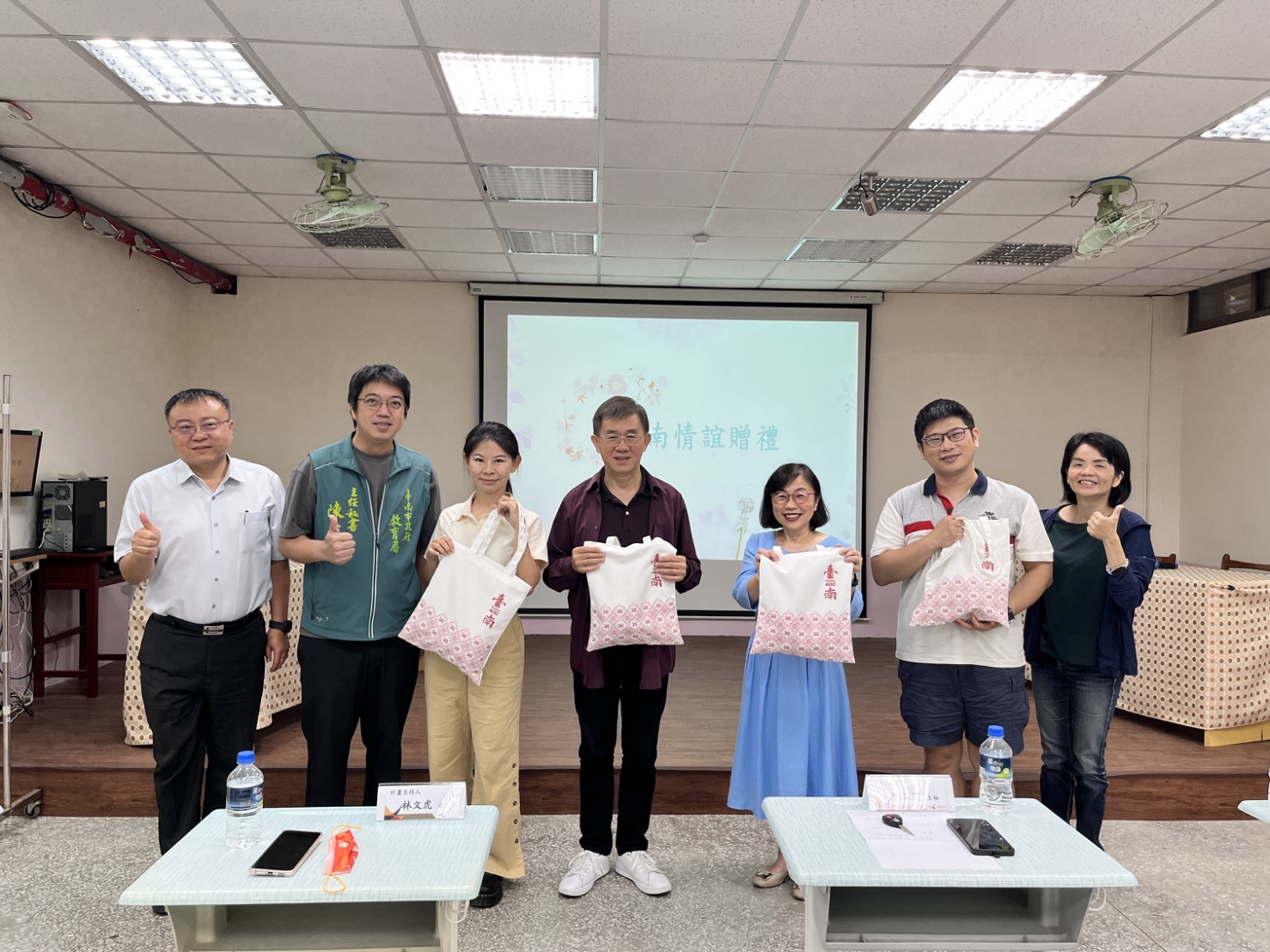 素養導向教學分享會於台南市舉行，親師生一同參與，促進教學經驗交流。