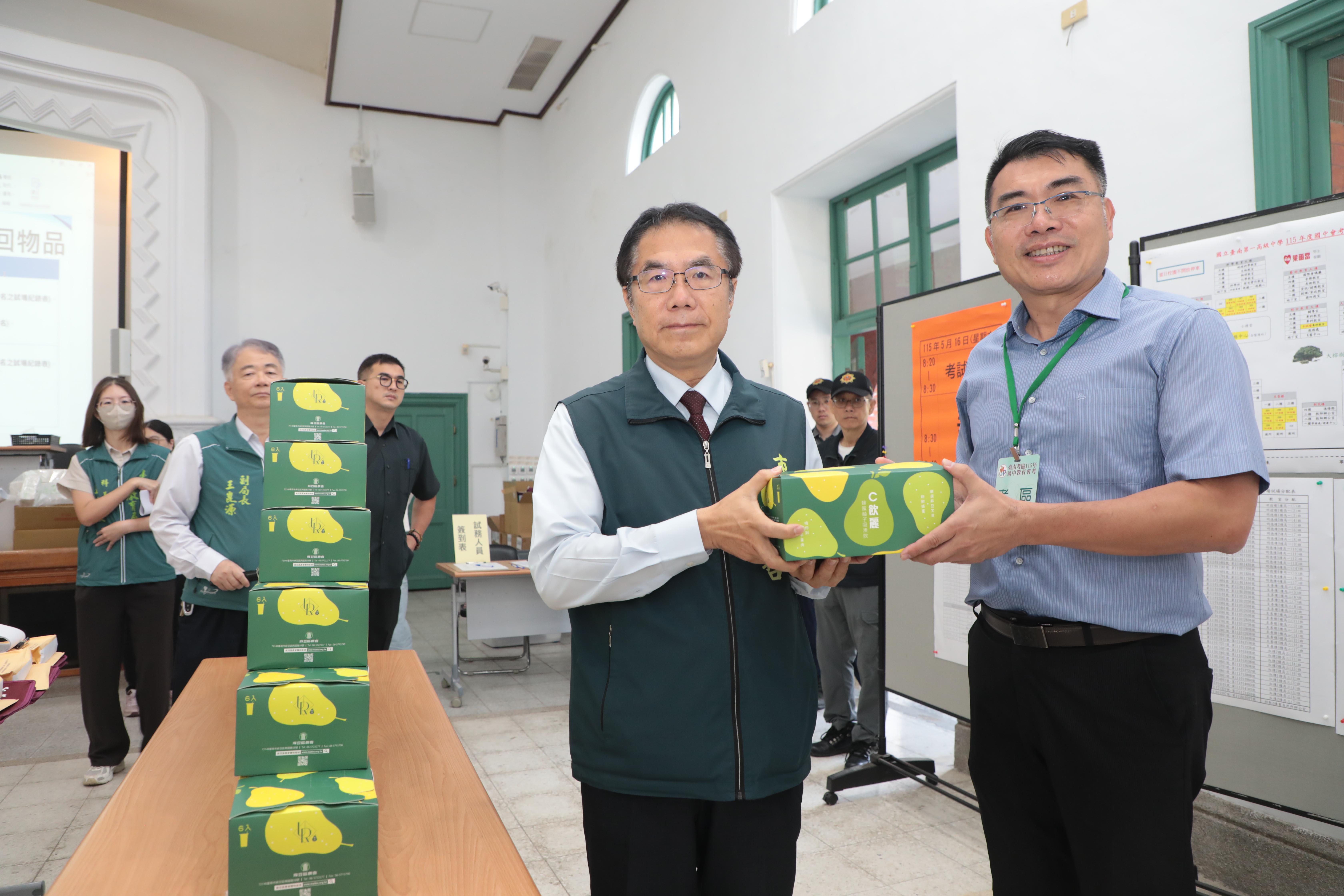 115年國中教育會考登場 黃偉哲視察台南一中考場慰勉試務辛勞