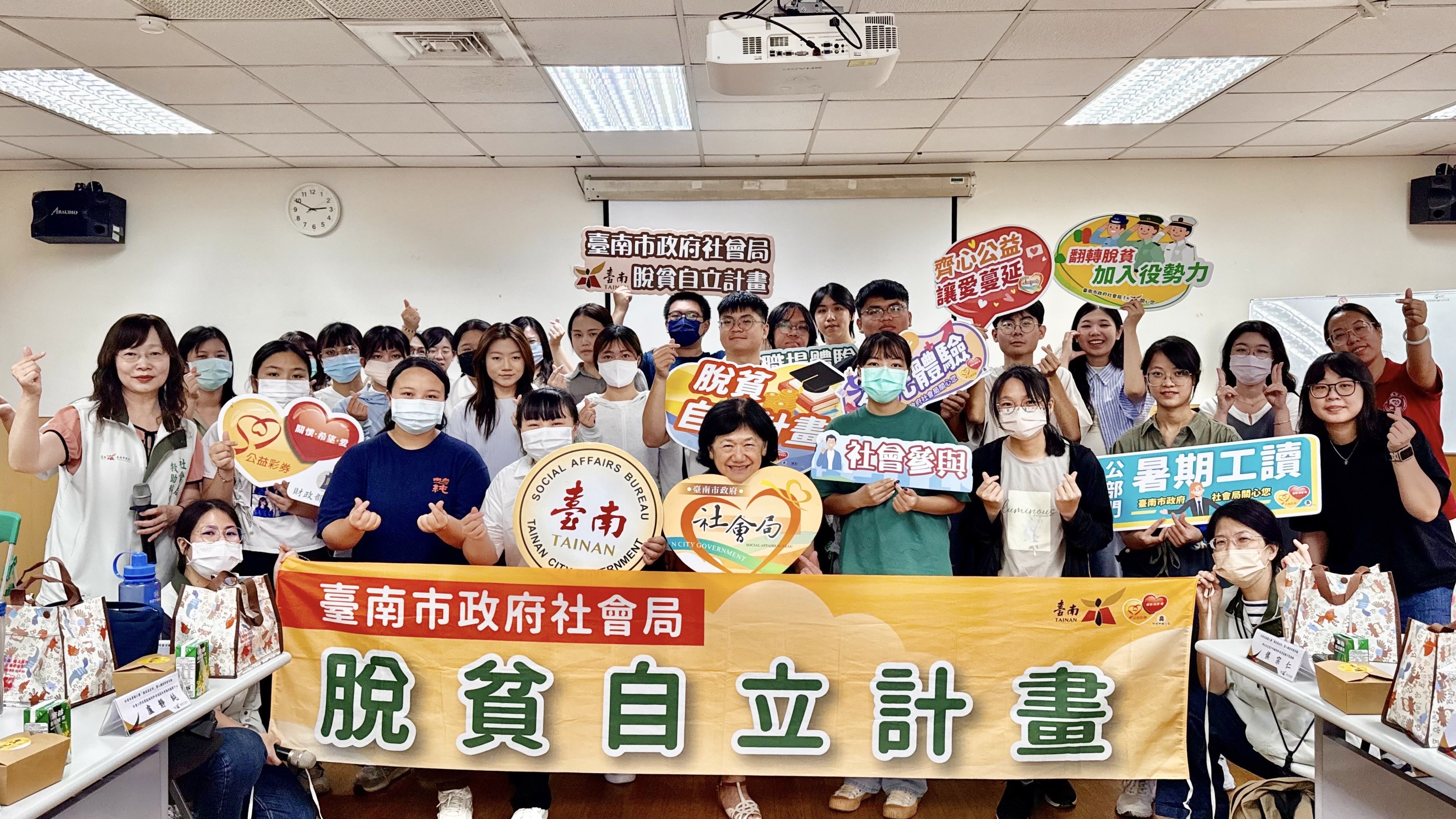 黃偉哲與民間團體合作，推動台南市社會福利政策，提升弱勢群體生活品質