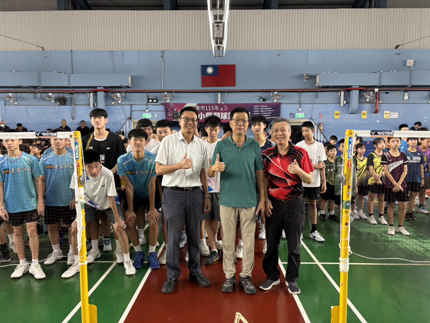 臺南市115年中小學羽球對抗賽熱力登場 羽壇好手齊聚競技 展現速度與團隊默契