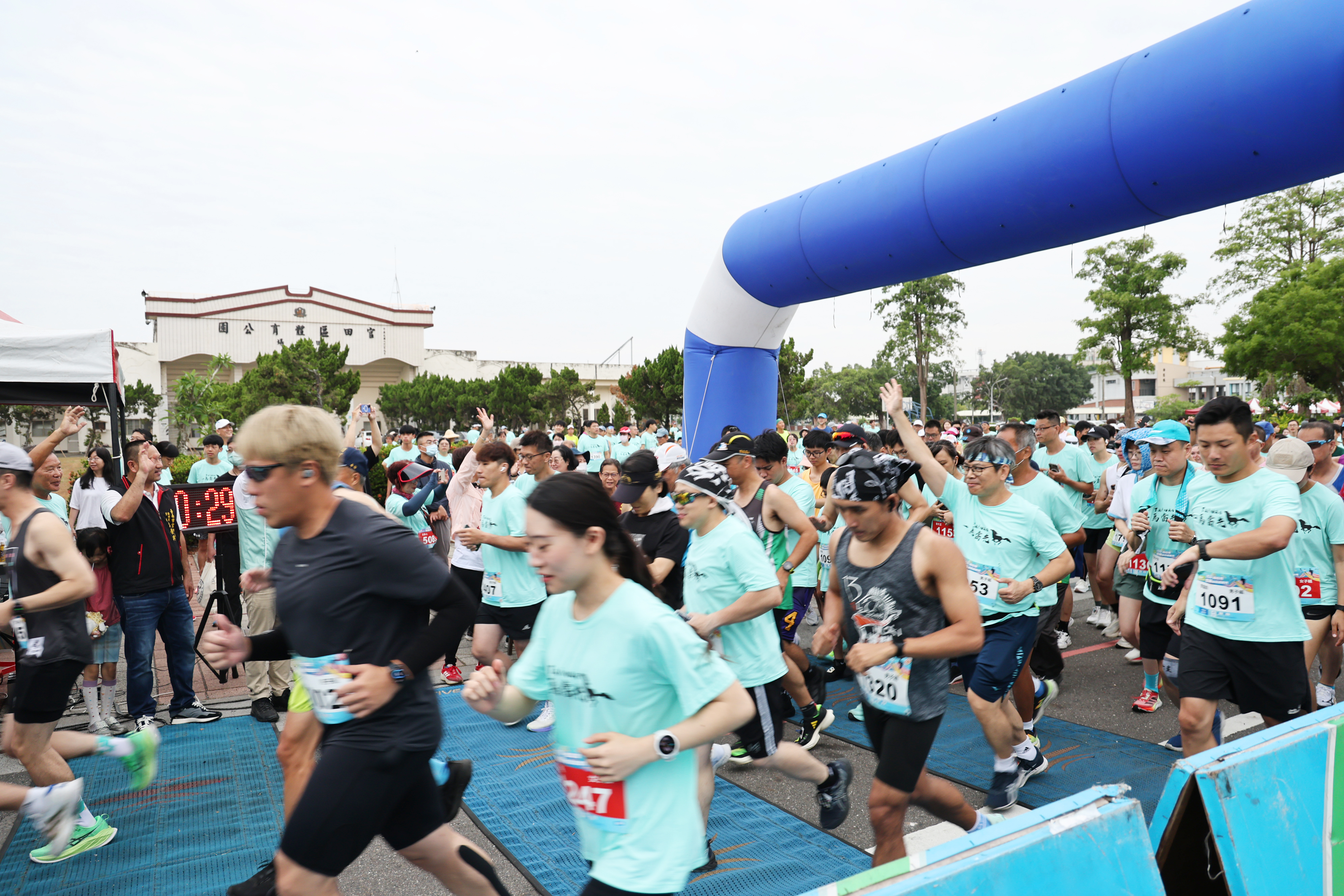 2026西拉雅官佃全國路跑賽熱血登場 黃偉哲為跑者加油打氣