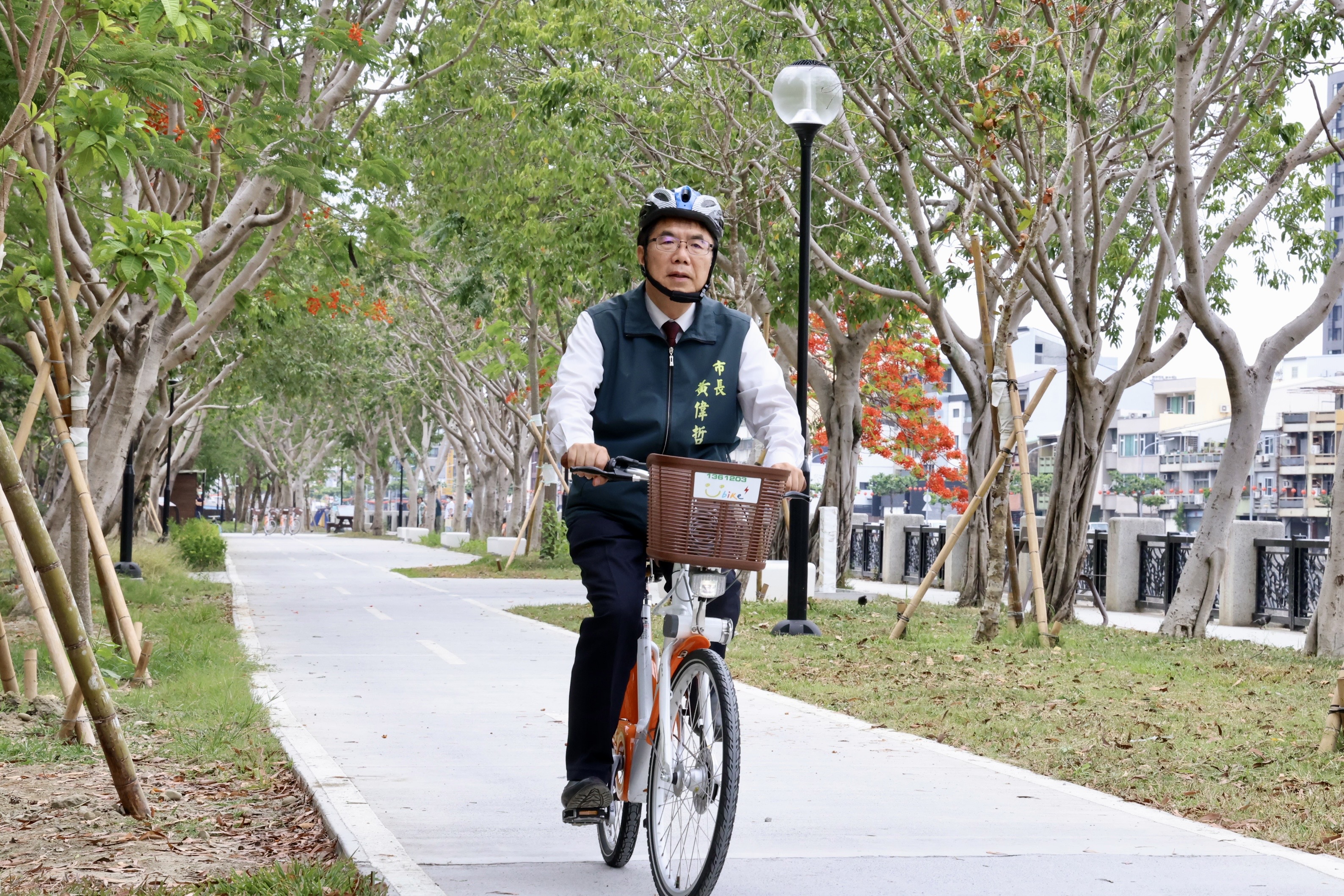 百年好河迎初夏！ 黃偉哲騎單車漫遊安平運河  邀民眾體驗低碳賞鳳凰花微旅行
