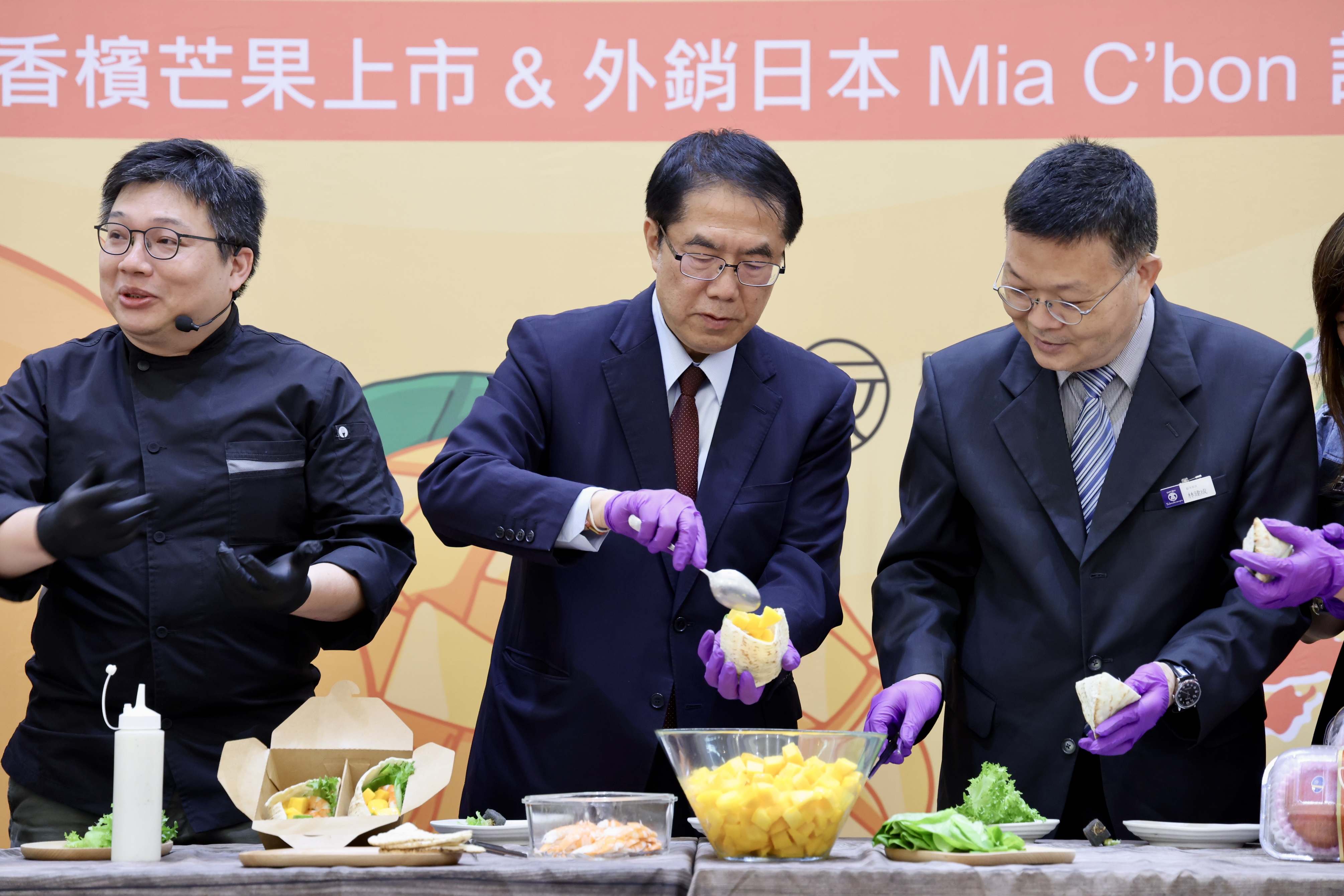 臺南芒果新鮮直送日本 黃偉哲攜玉井頂級愛文「香檳芒果」赴天母大葉髙島屋開賣