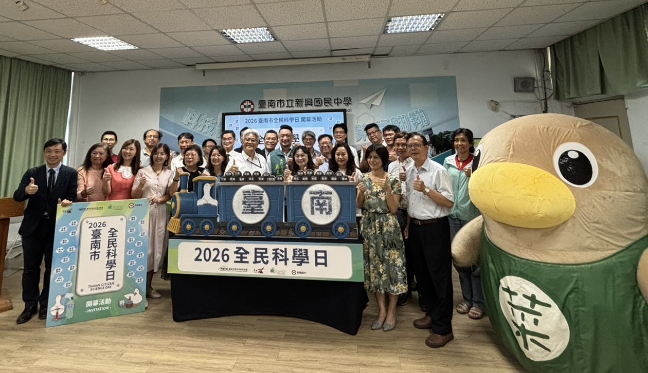 南市教育局攜手成大推全民科學日 起雲器、手機顯微鏡帶學生探索生活科學