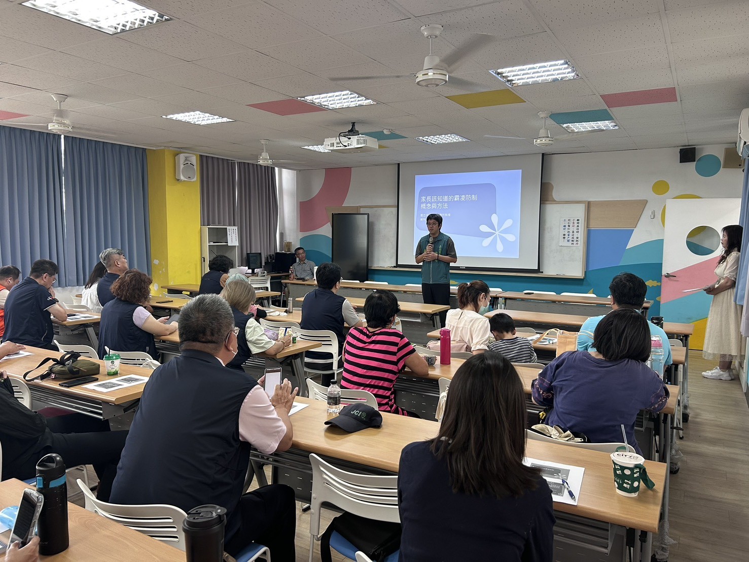孩子遇到霸凌怎麼辦？南市教育局為家長辦研習 鼓勵親師合作共同接住孩子的心