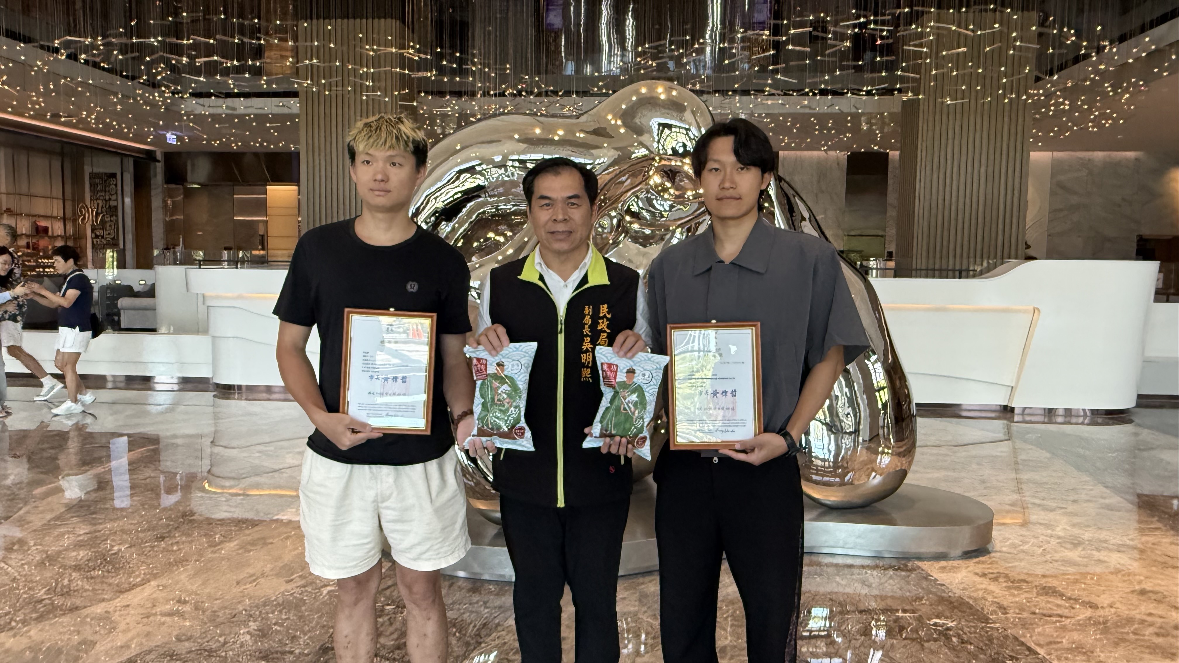 台南市高中生落水獲救 陸籍研究生見義勇為獲南市府感謝