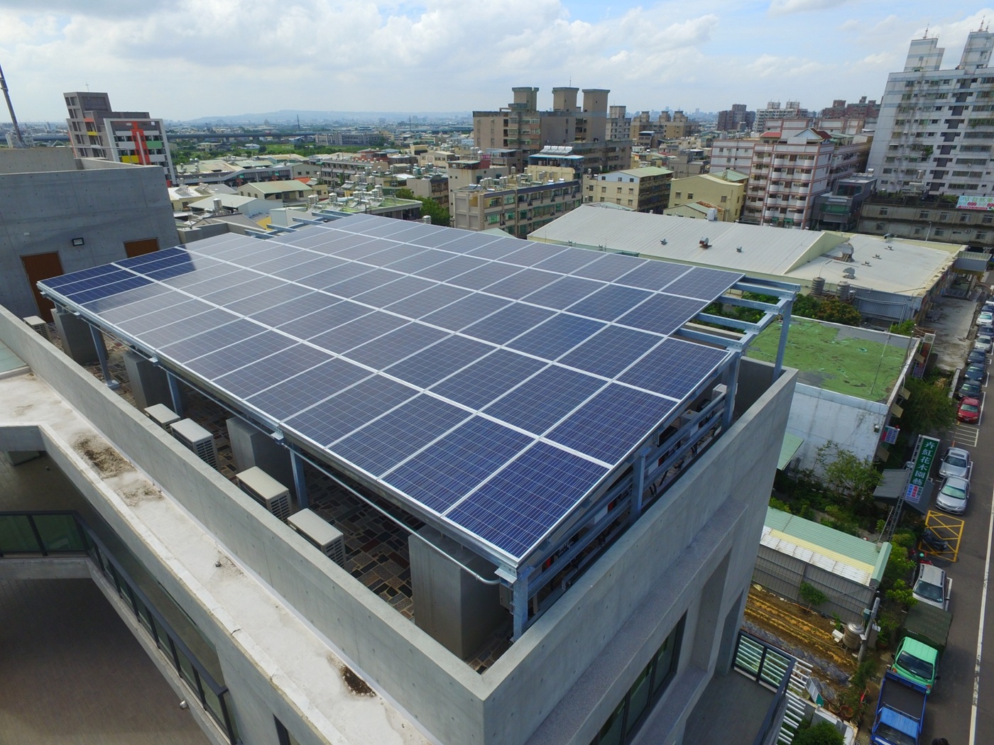 臺南市政府與臺南市建築師公會合辦家戶屋頂設置光電說明會  攜手建築專業推動安全合規屋頂光電設置