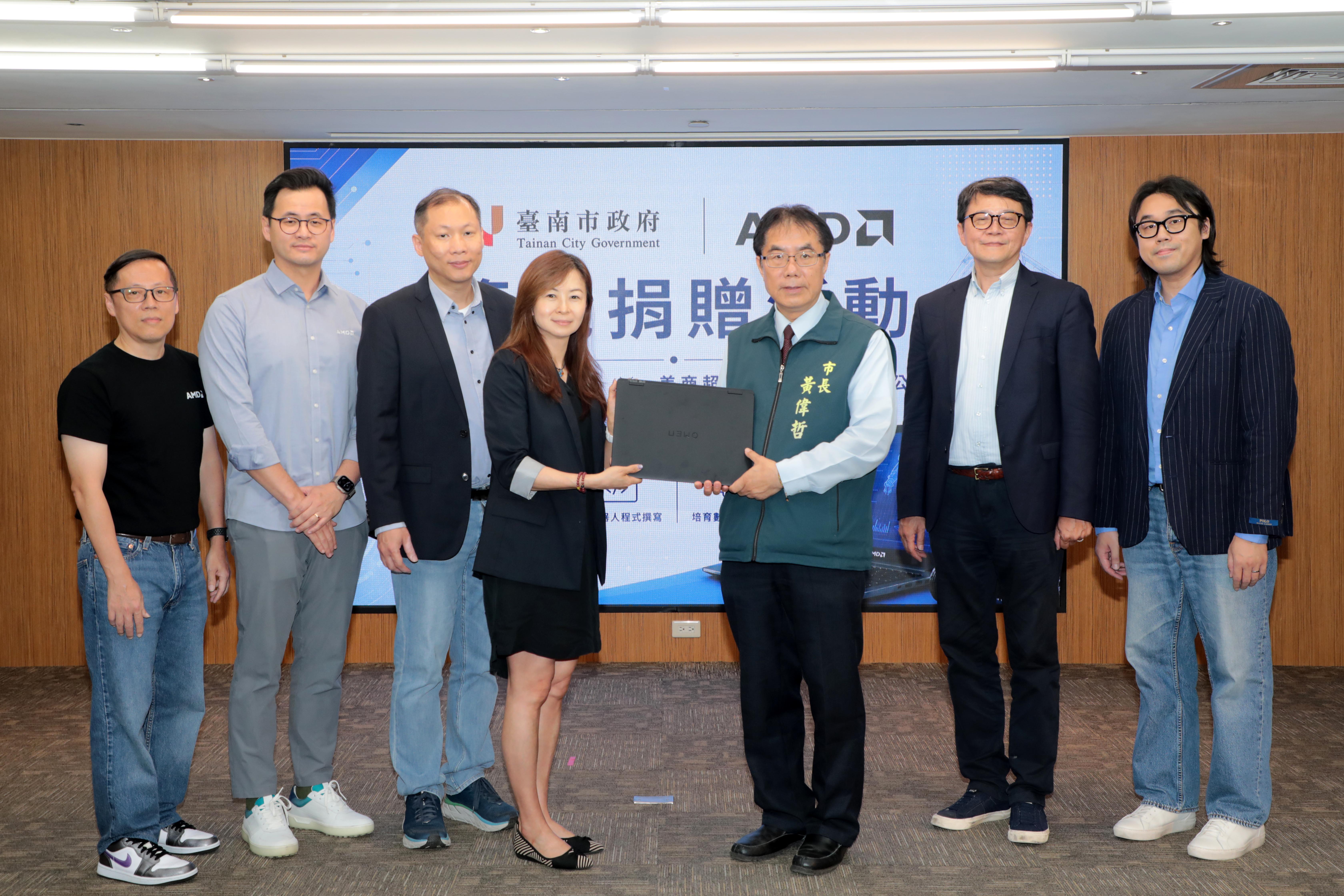 AMD捐贈AI筆電 助力台南智慧教育 攜手培育AI人才