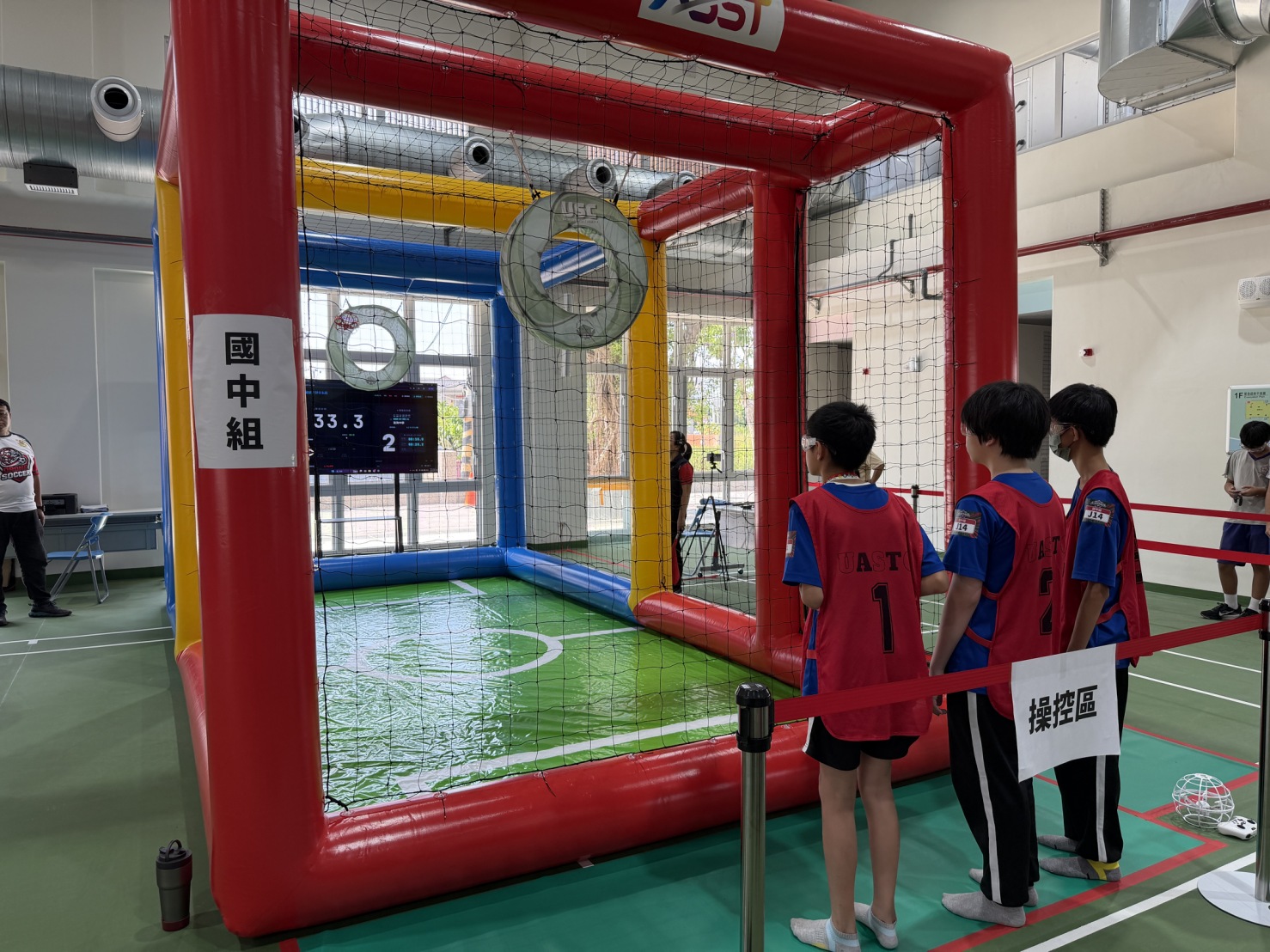 臺南首辦無人機足球選拔賽 60隊180位學生齊聚AI創學中心 展現科技教育新亮點