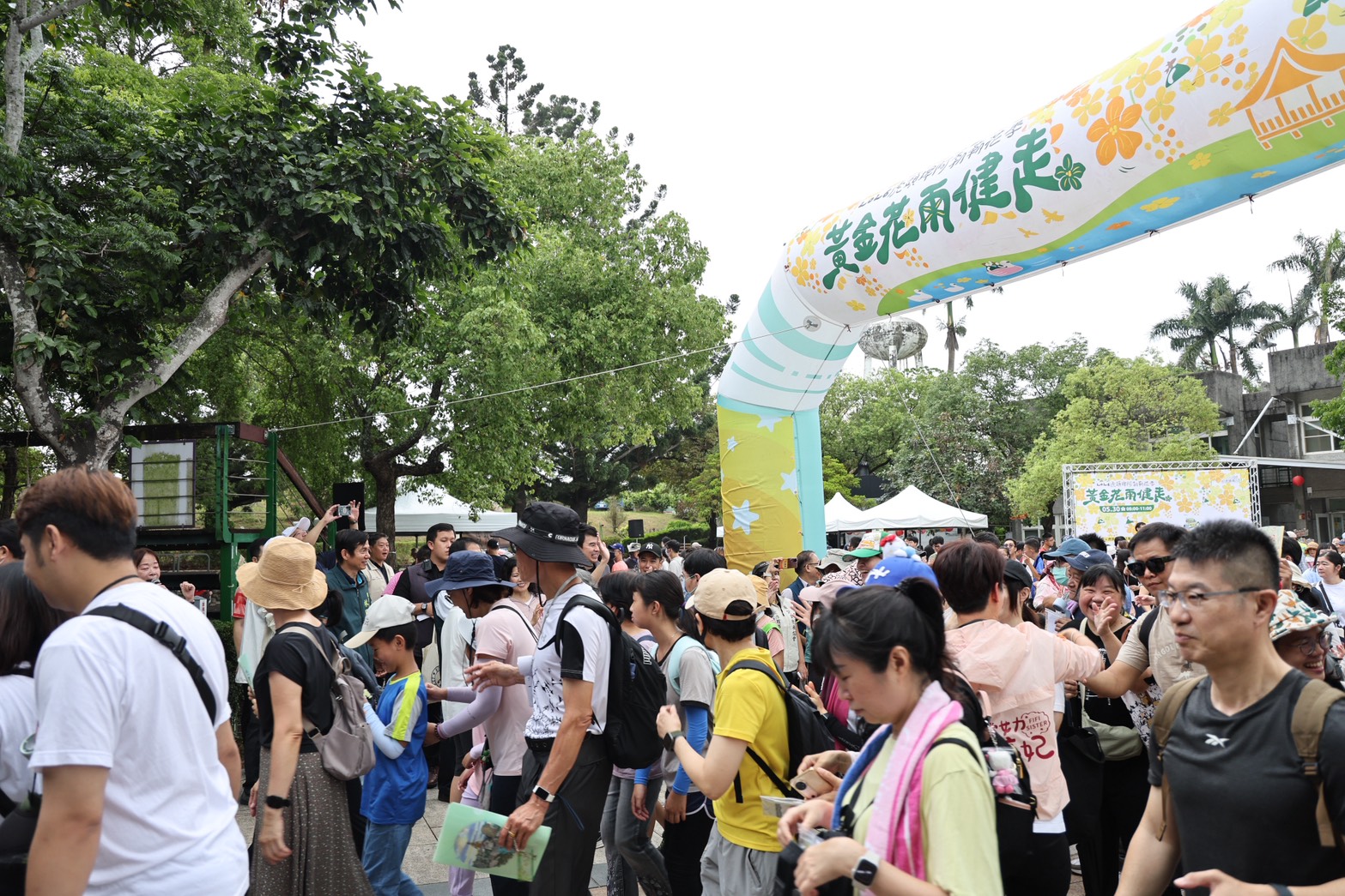 虎頭埤黃金花雨健走熱鬧登場　黃偉哲邀全民漫步花海感受台南初夏魅力