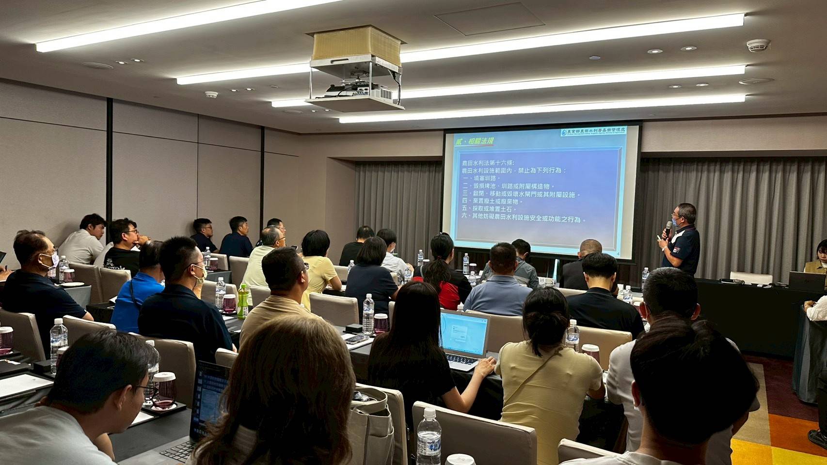 臺南市政府辦理特定工廠申請實務工作坊 聚焦搭排、架橋與建築審查 協助業者加速合法化