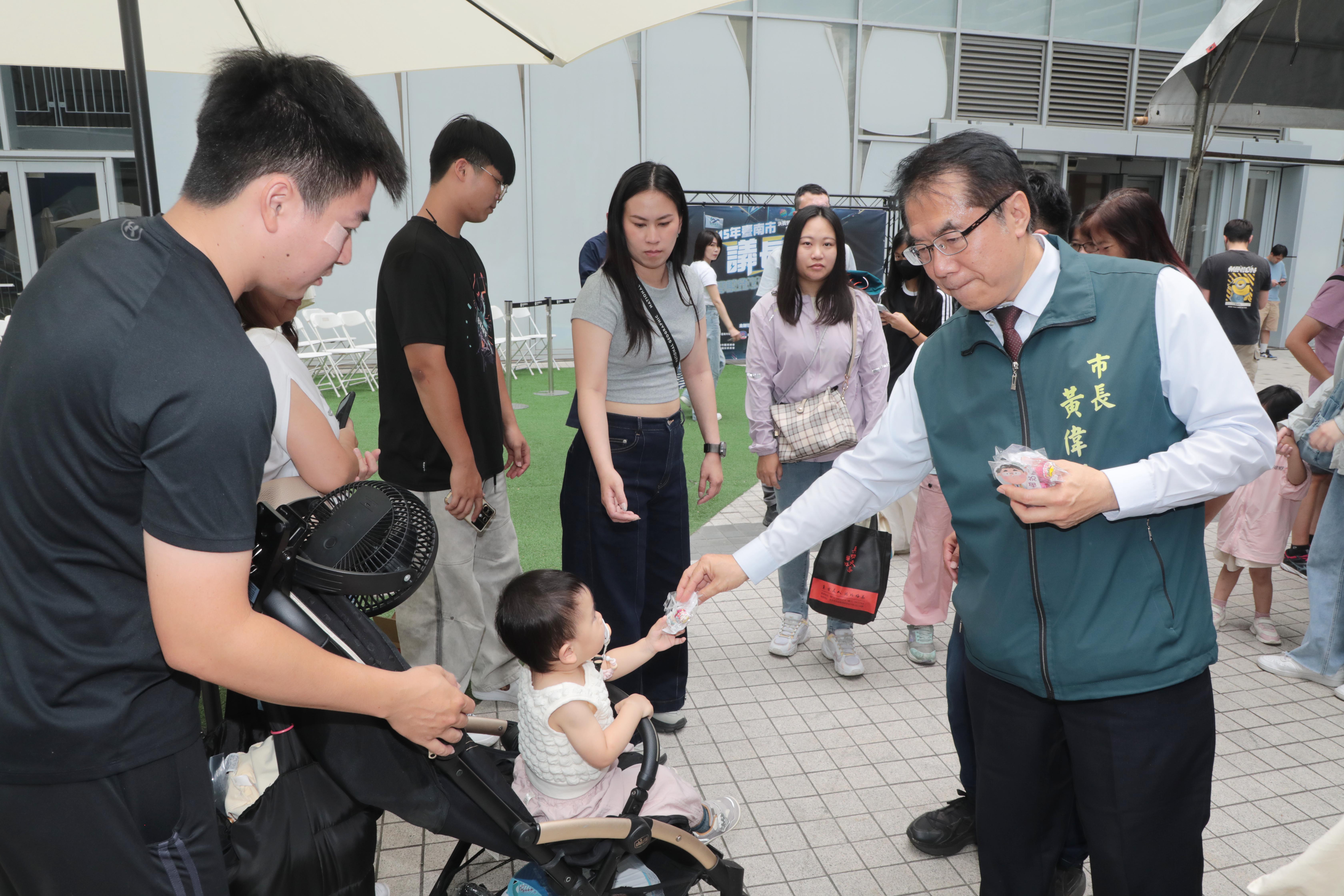 「傳說新世代、反毒來對決！」黃偉哲現身議長盃電競賽 齊喊口號勉學子打出精彩青春