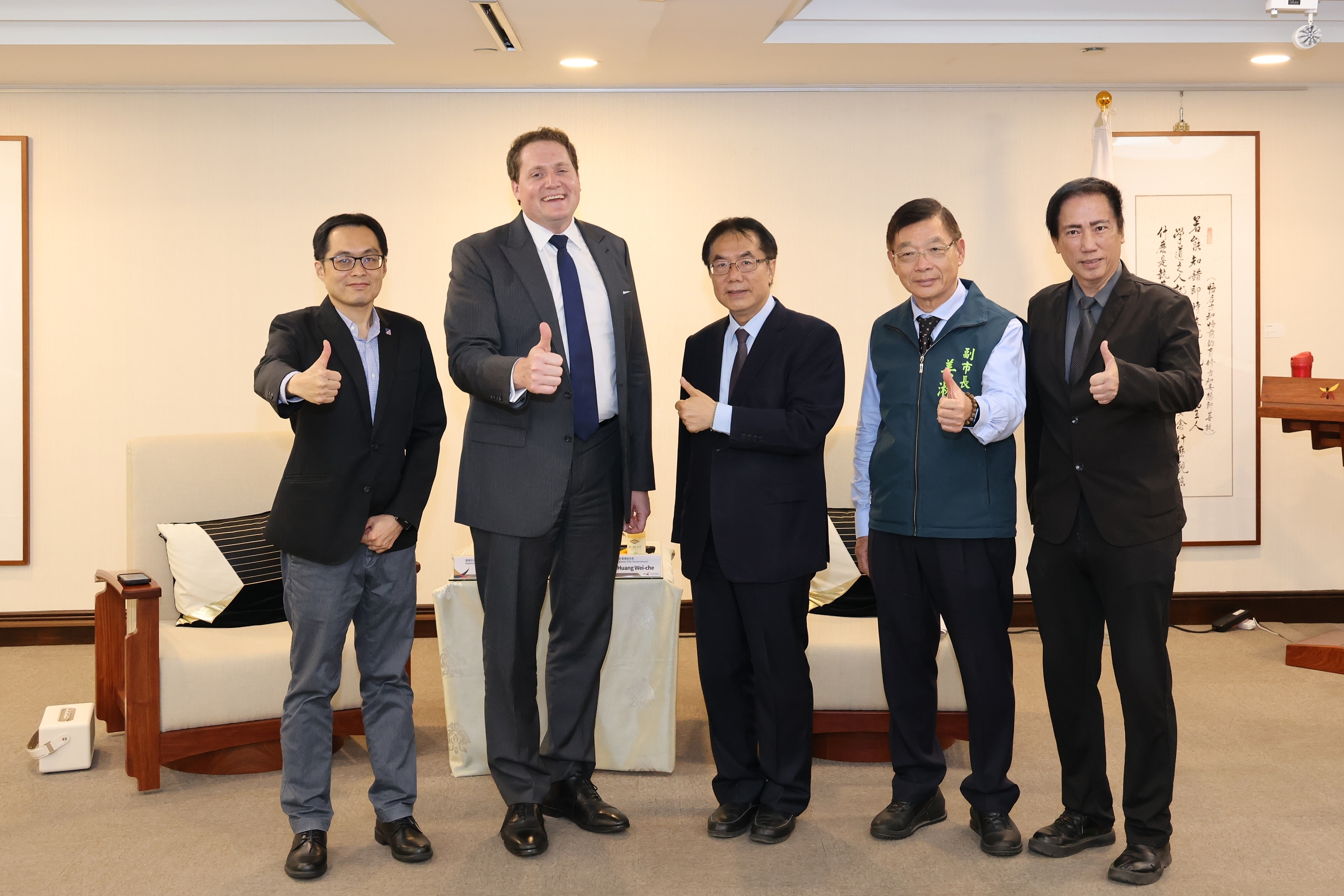美國在台協會高雄分處長張子霖拜會台南市長黃偉哲並表達辭別之意