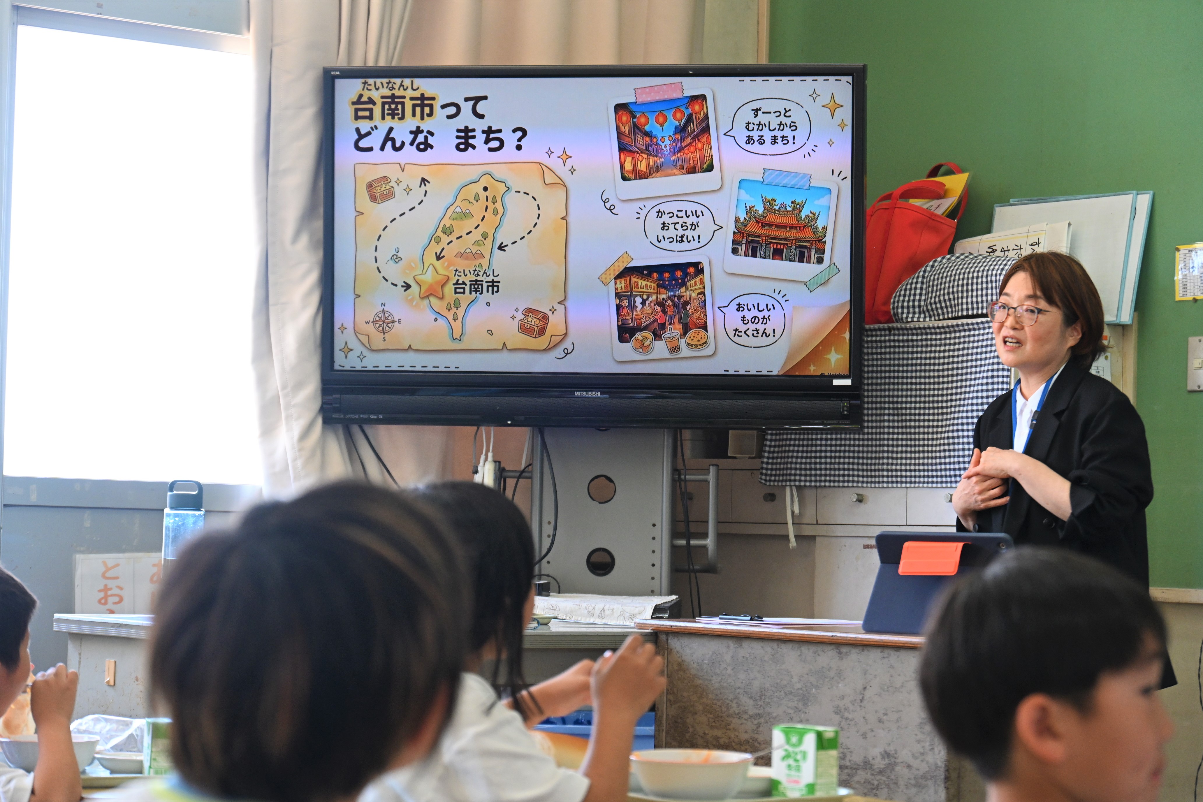台南鳳梨產地直送日本友誼市學生餐桌，甜蜜滋味圈粉成功