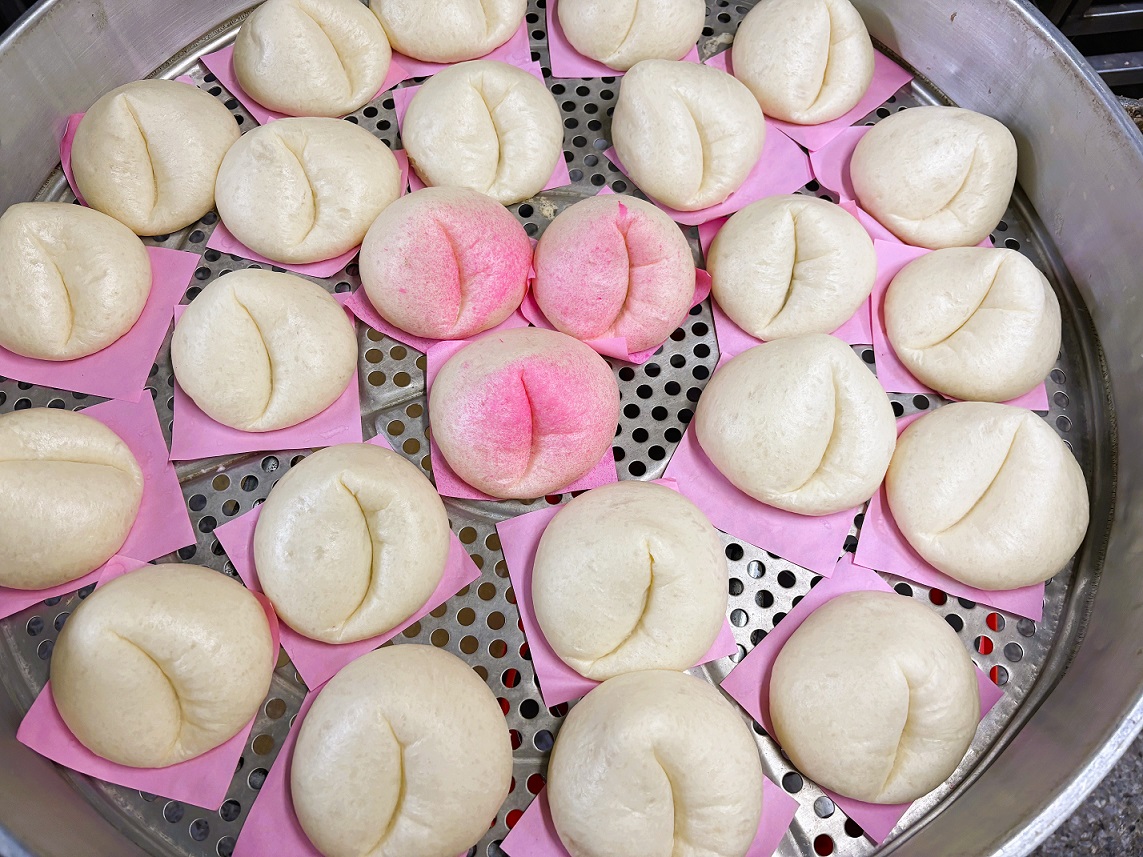 「鹹甜引路臺南味」從祭祀供品到常日點心，「萬香餅舖」不斷改良，祭品、點心都好吃