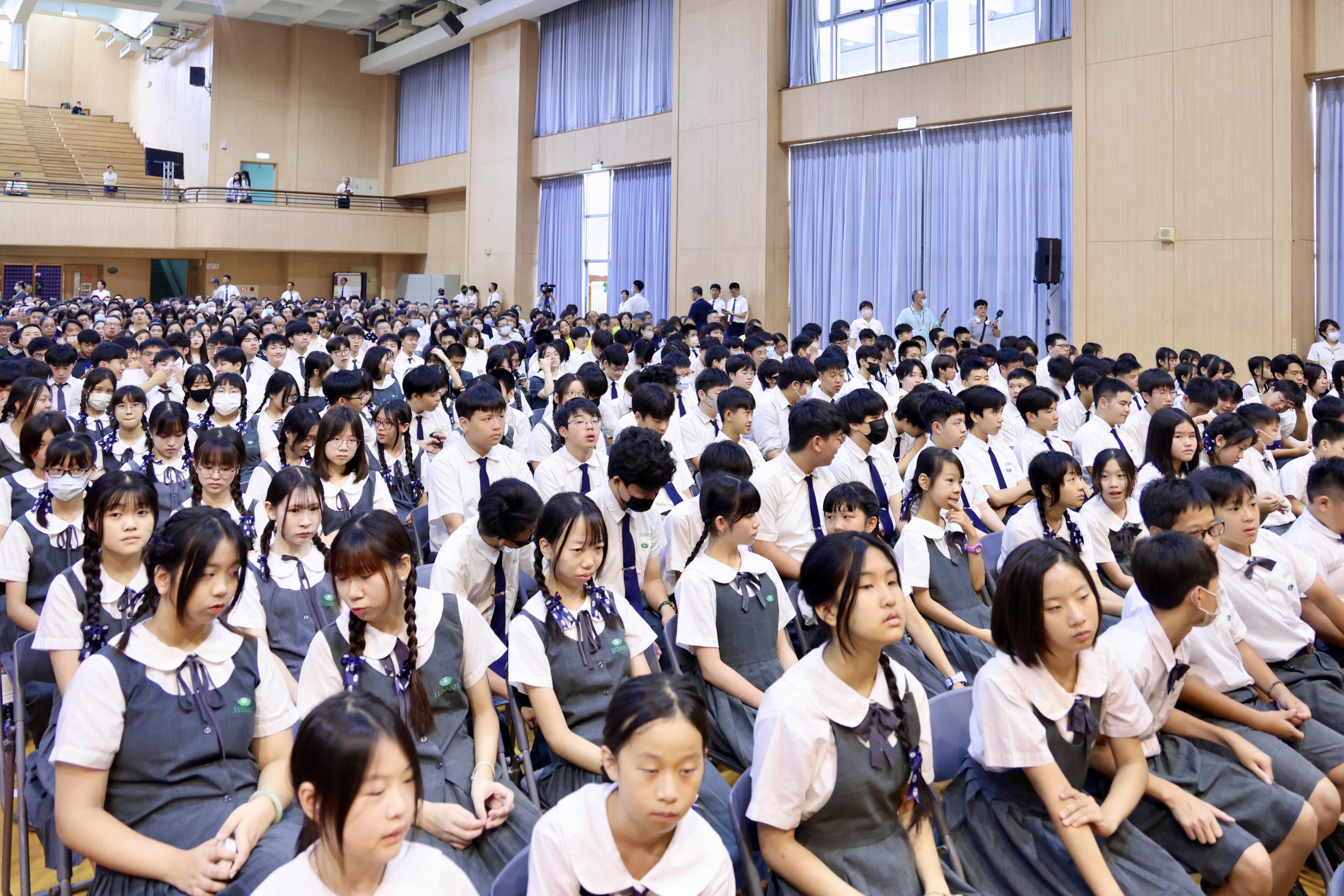 黃偉哲祝福畢業生勇敢逐夢 慈濟高中、聖功女中、黎明高中畢業典禮溫馨登場
