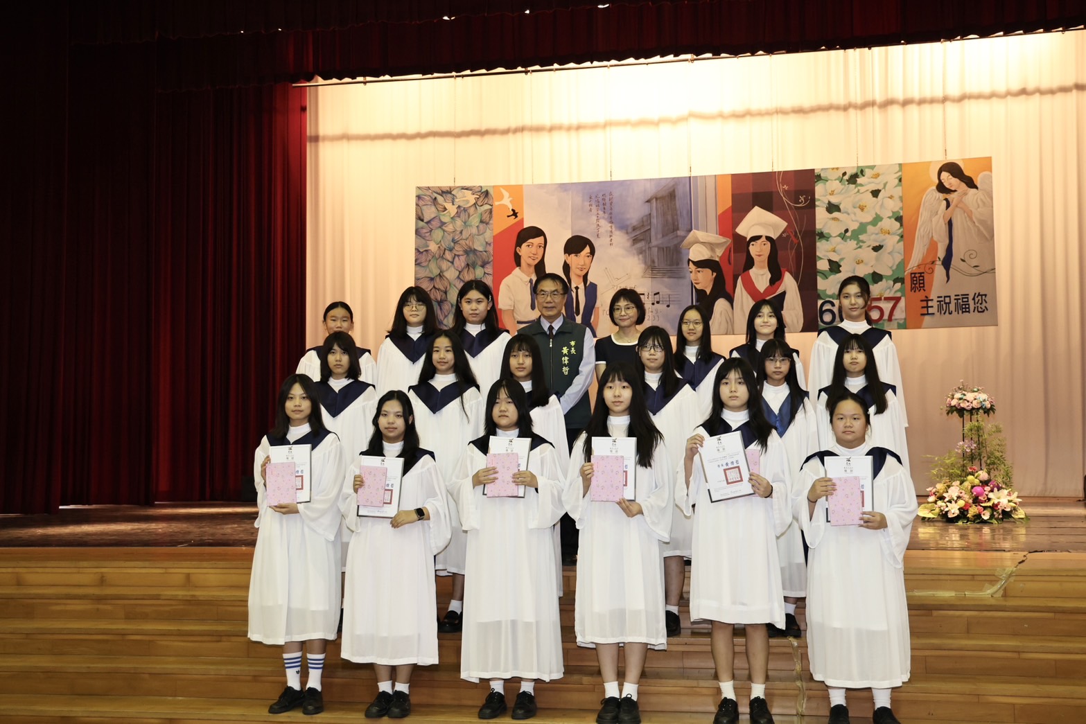 黃偉哲祝福畢業生勇敢逐夢 慈濟高中、聖功女中、黎明高中畢業典禮溫馨登場