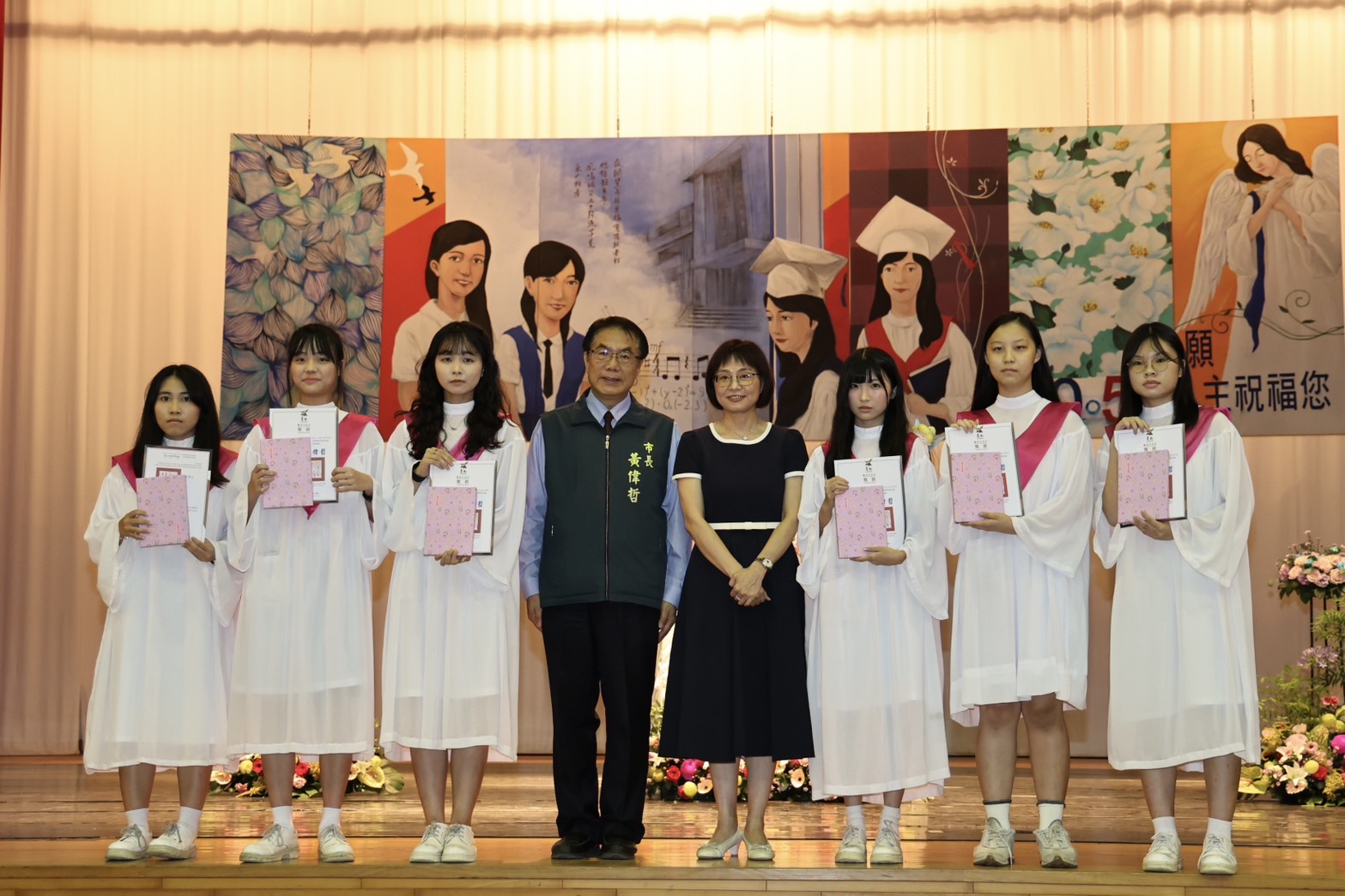 黃偉哲祝福畢業生勇敢逐夢 慈濟高中、聖功女中、黎明高中畢業典禮溫馨登場
