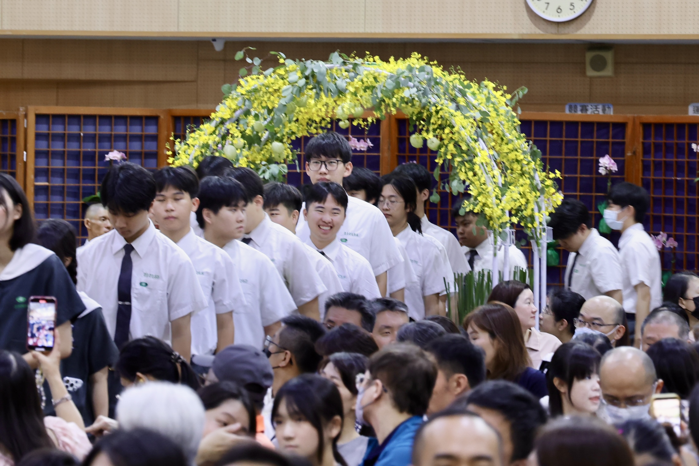 黃偉哲祝福畢業生勇敢逐夢 慈濟高中、聖功女中、黎明高中畢業典禮溫馨登場