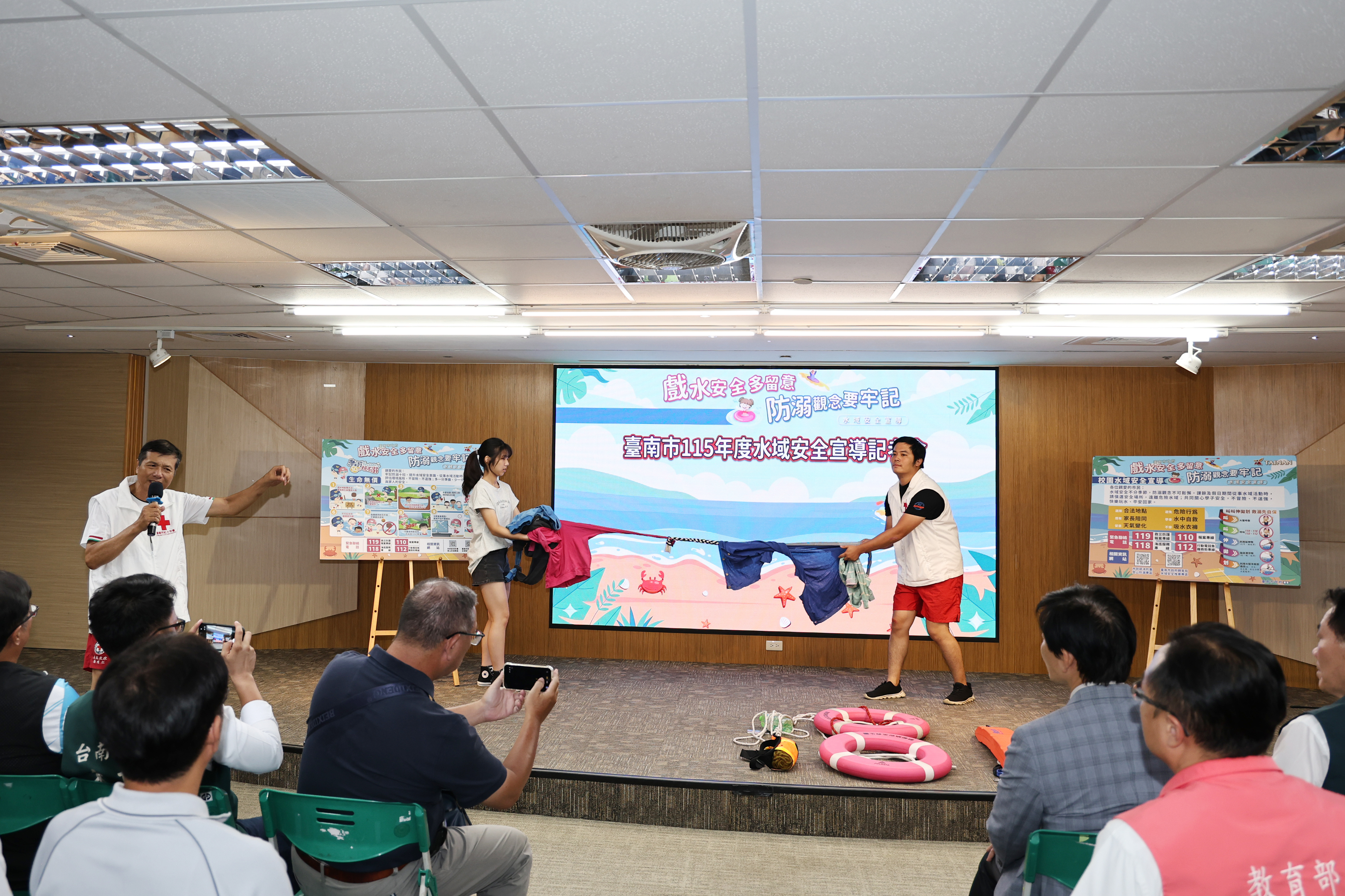 夏季落水風險升高  南市府提醒牢記「叫叫伸拋划」口訣防溺自救