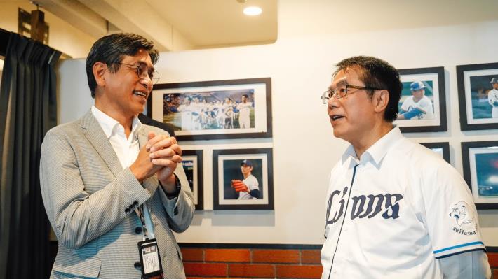 黃偉哲與西武獅社長奥村剛交流 攜手以棒球行銷臺南觀光
