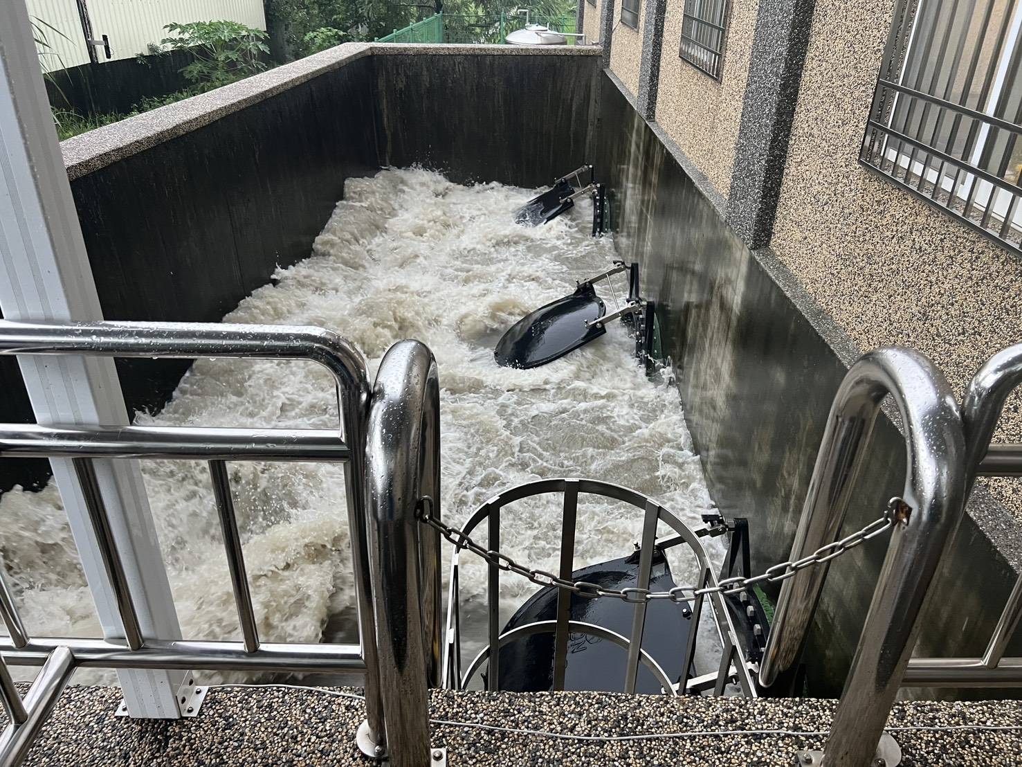 連日暴雨台南累積抽水量高達5455萬噸 多數地區積淹水已消退
