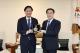 黃偉哲市長致贈台南紀念品.JPG