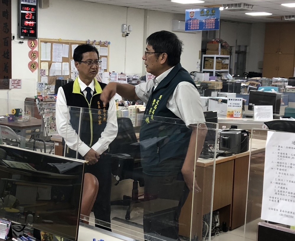 薔琵颱風逼近！黃偉哲市長主持第二次工作會報 民政局長李芳林督導強風警戒區防颱整備