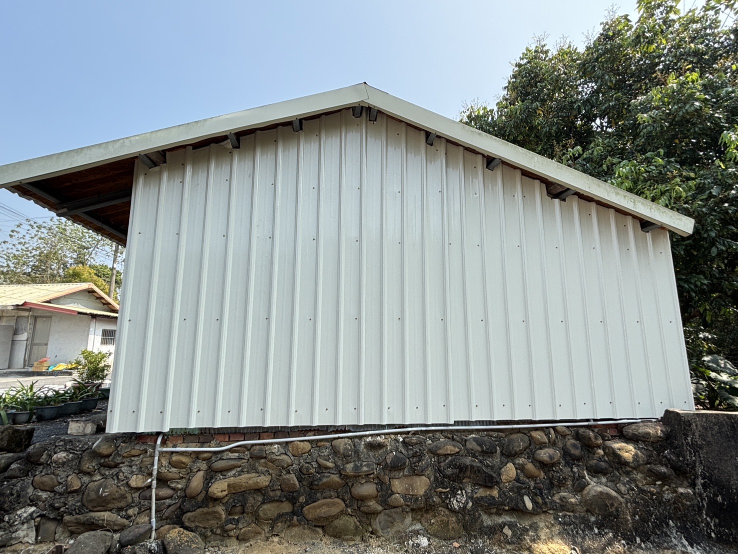 修繕完工-鐵皮牆遠照