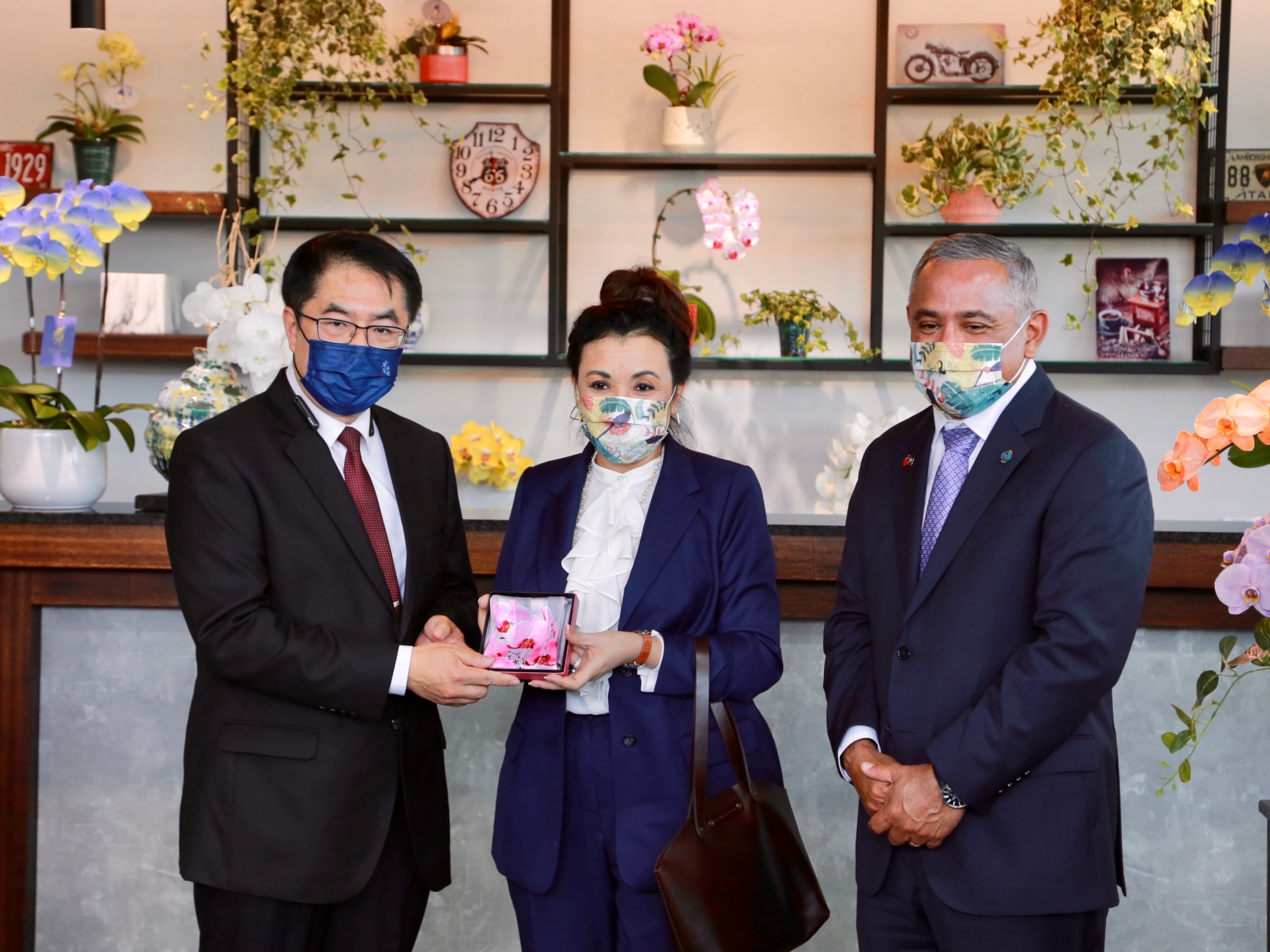 市長致贈蘭花禮品
