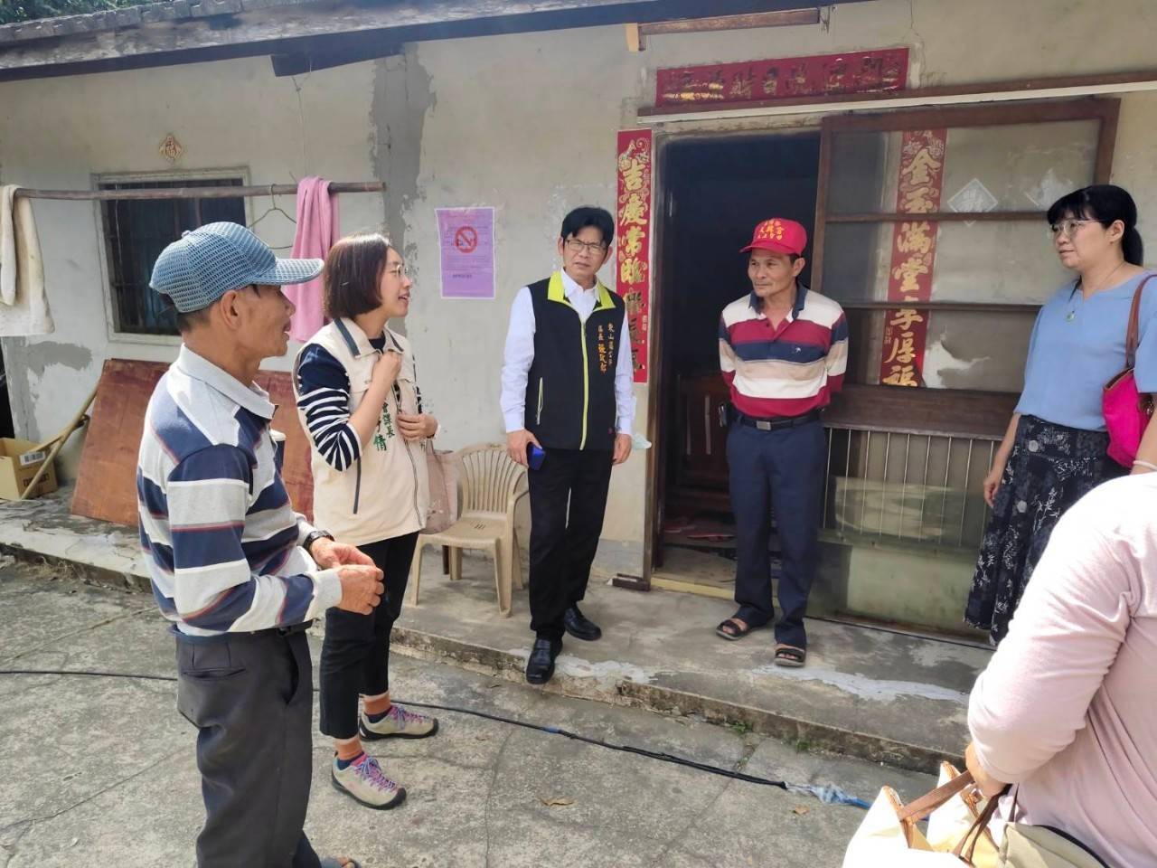 區長及社會課長訪視災民