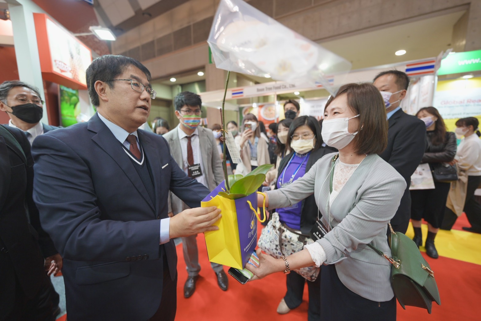 市長東京贈送蘭花
