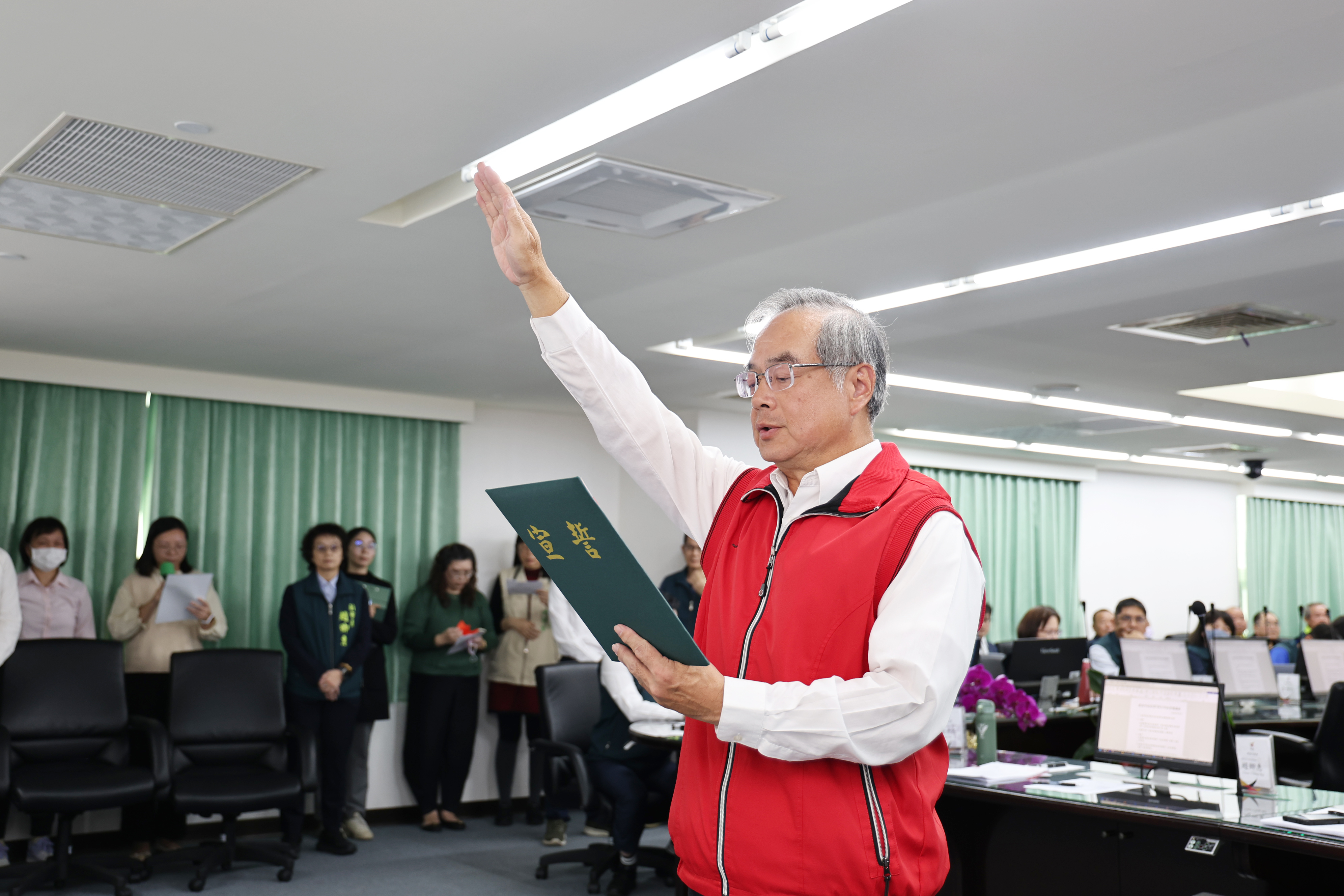 114年12月16日,台南市政府消防局局長楊宗林宣誓就職。 114年12月16日,台南市政府消防局局長楊宗林宣誓就職。